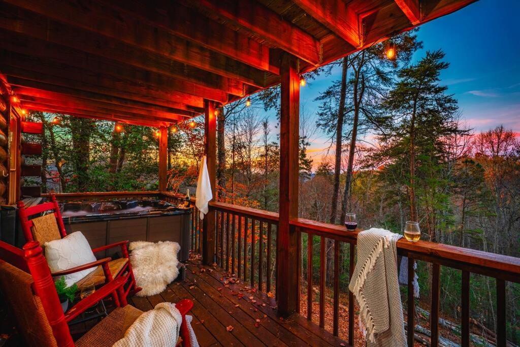 Honeymoon View, Firepit, Hottub, 2 Master Ensuites Sevierville Exterior photo